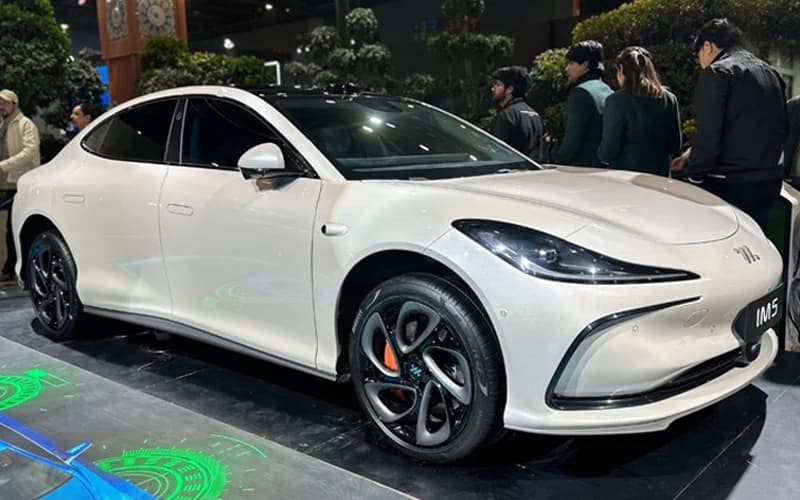 MG IM 5 Exterior Image