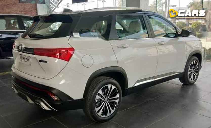 Mg hector facelift spotted at a dealership