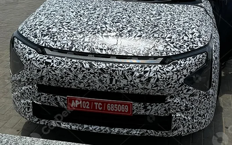 Kia carens facelift spied with ev5 inspired design