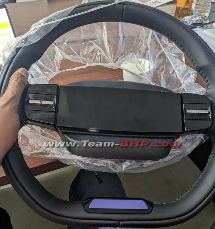 New 2-spoke Steering With Backlit Logo