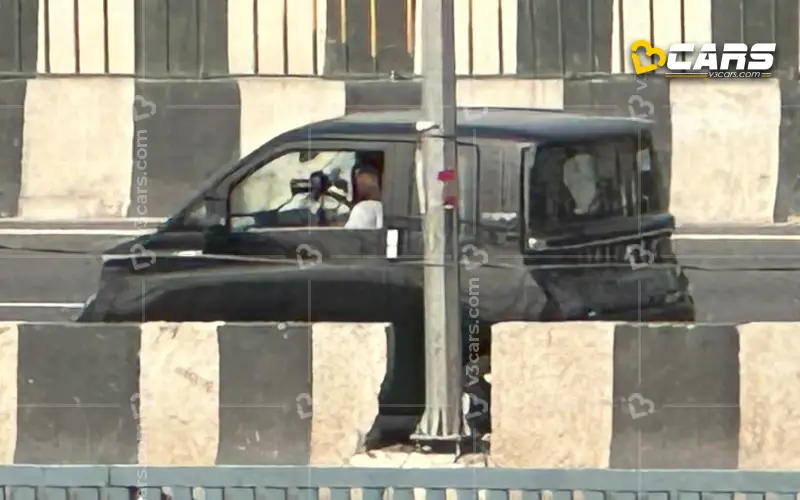 Mg comet ev spied undisguised in black ahead of launch
