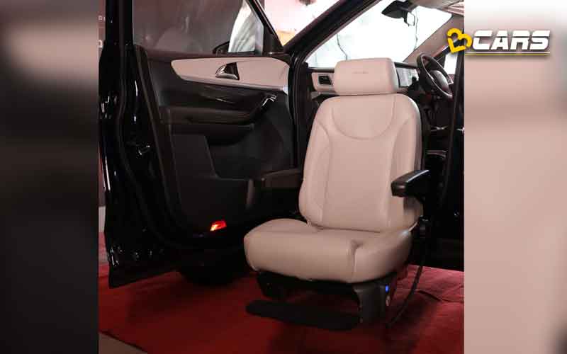 Mahindra gift avani lekhara customxuv700 gold