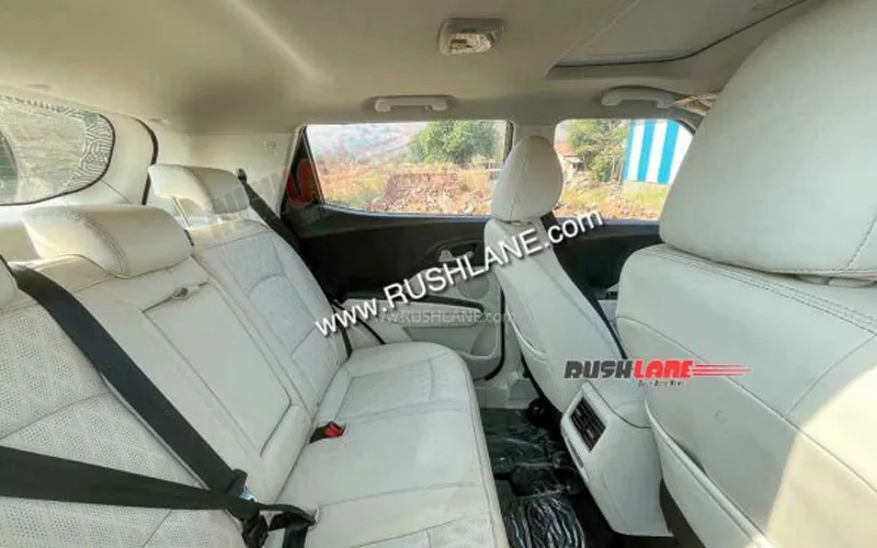 2024 mahindra xuv300 facelift interior spied