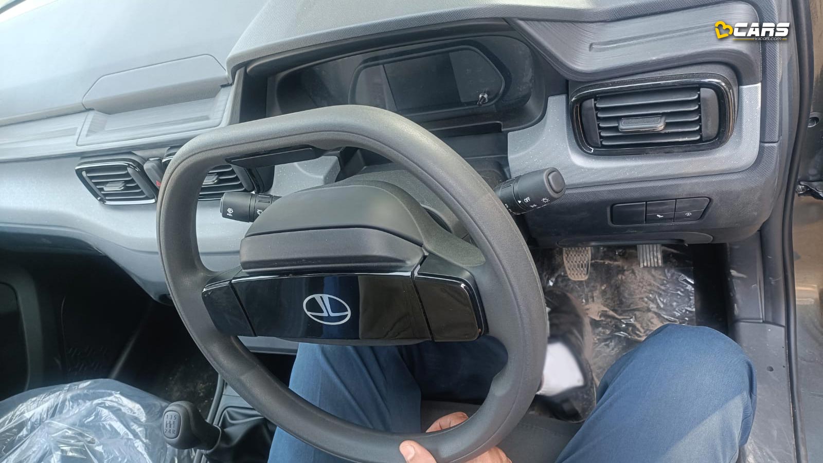 Punch Base Base Variant Steering (Interior)