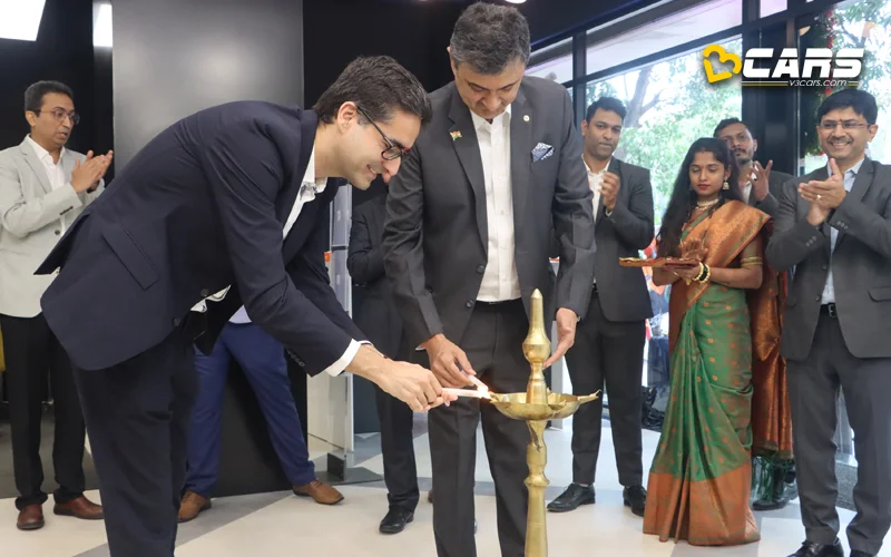 renault open first newr store of maharashtra in mumbai