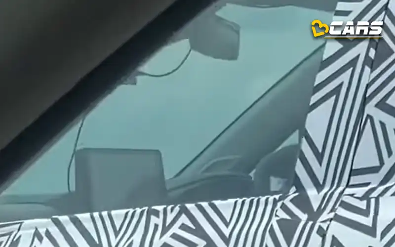 Toyota innova hycross spied again gets floating touchscreen