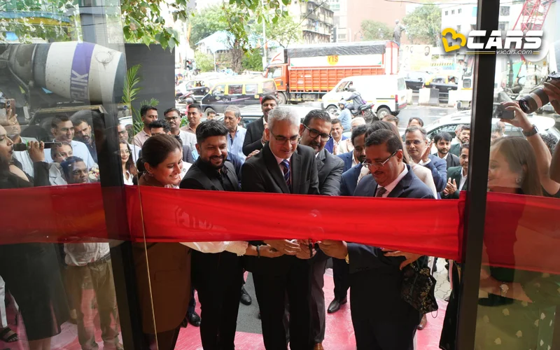 mg select inaugurate their experience centre in mumbai