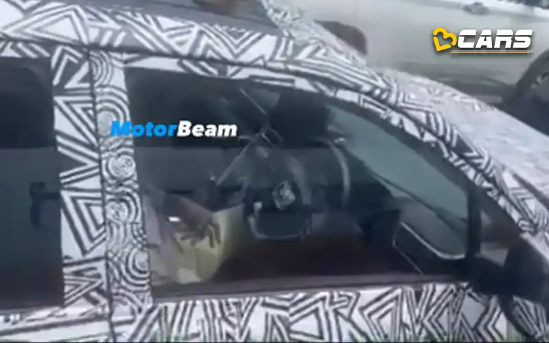 Toyota innova hycross spied with panoramic sunroof
