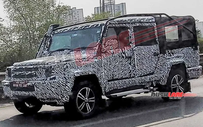 Force gurkha pickup truck spied with single and double cab