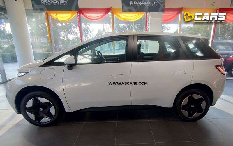 windsor ev base model-side exterior