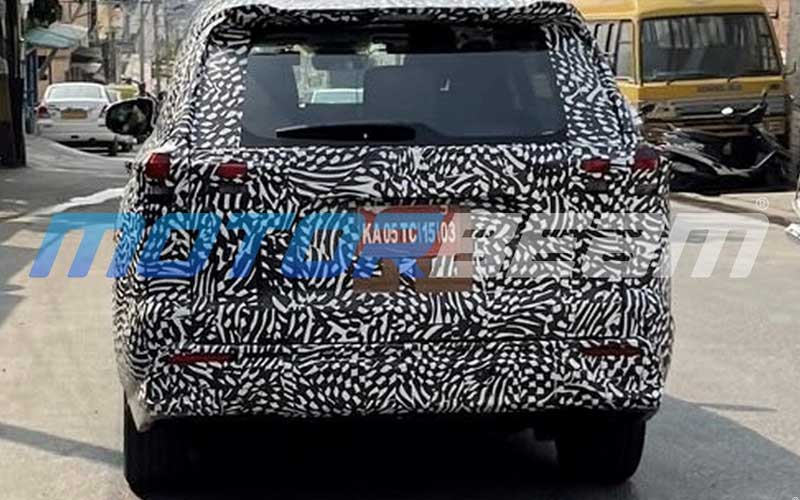 2023 toyota innova spied in india