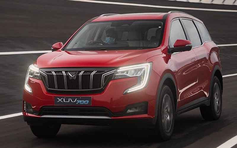 E XUV700